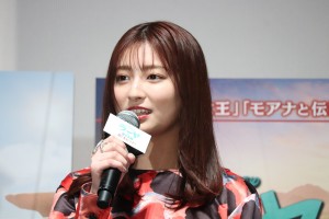 映画『ラーヤと龍の王国』大ヒット記念舞台あいさつに登場した吉川愛