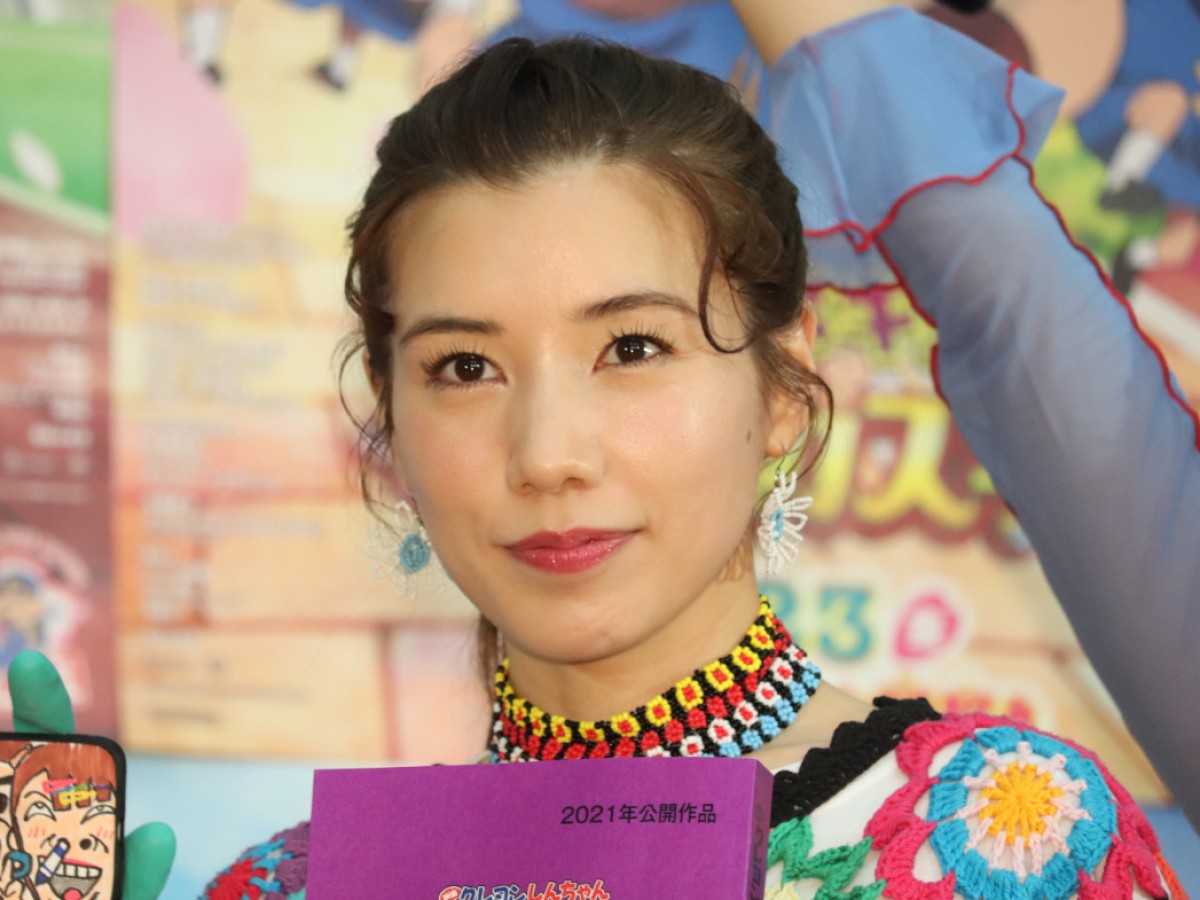 仲里依紗、大好きなしんちゃんとの共演に喜び爆発　“お尻ブリブリ”も披露!?