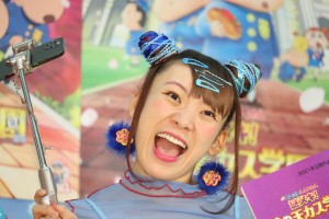 『映画クレヨンしんちゃん 謎メキ！花の天カス学園』公開アフレコイベントに登場したフワちゃん