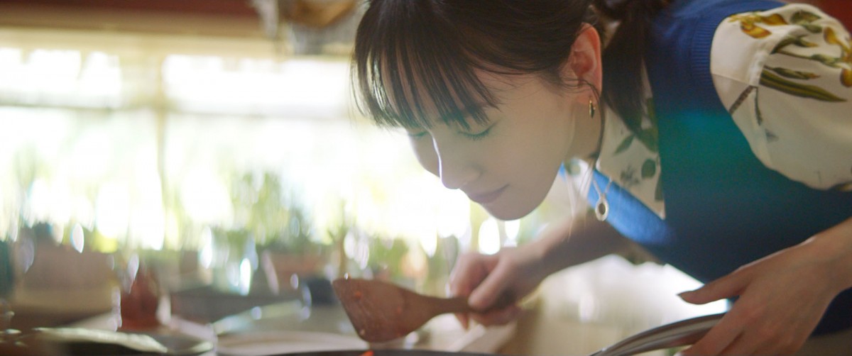 新垣結衣が出演 味の素の新テレビCM「Bistro Do(R)」 はじめてのなすのボローニャ風篇より