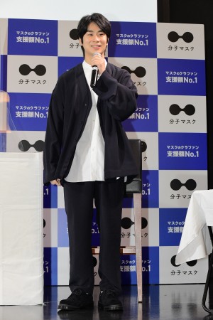 「分子マスク」プレス発表会に登場した前田旺志郎