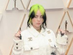 【写真】ビリー・アイリッシュが劇的イメチェン　ブロンドヘア姿が歴代「いいね」数トップ10入り