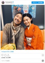 杉咲花＆トータス松本、本編では見られないにこやかな2ショット　※「杉咲花」インスタグラム