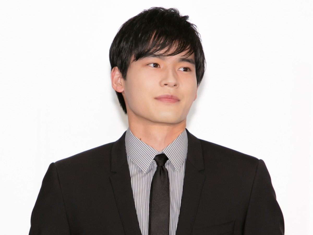 岡田健史、綾瀬はるかに“美しいお顔”と言われ「ドキドキします」