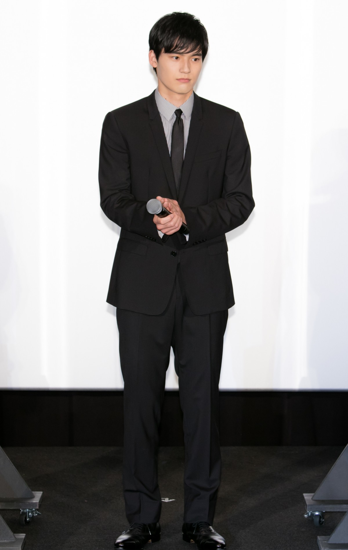 岡田健史、綾瀬はるかに“美しいお顔”と言われ「ドキドキします」