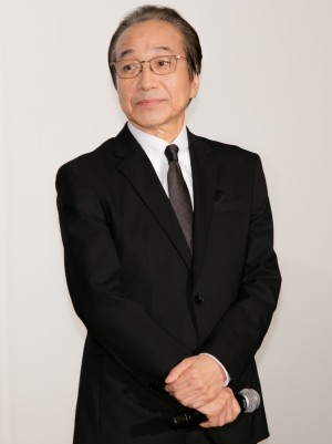 劇場版『奥様は、取り扱い注意』公開記念舞台あいさつに登壇した小日向文世