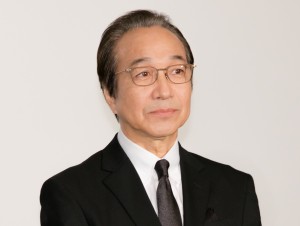 劇場版『奥様は、取り扱い注意』公開記念舞台あいさつに登壇した小日向文世