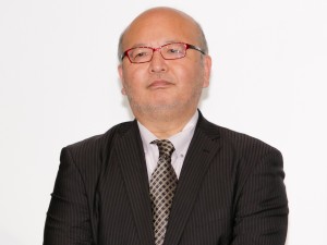 劇場版『奥様は、取り扱い注意』公開記念舞台あいさつに登壇した佐藤東弥監督