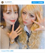 内田理央のギャルメイク姿（右）＆元ギャルモデル・ルミリンゴ（左）と2SHOT　※「内田理央」インスタグラム