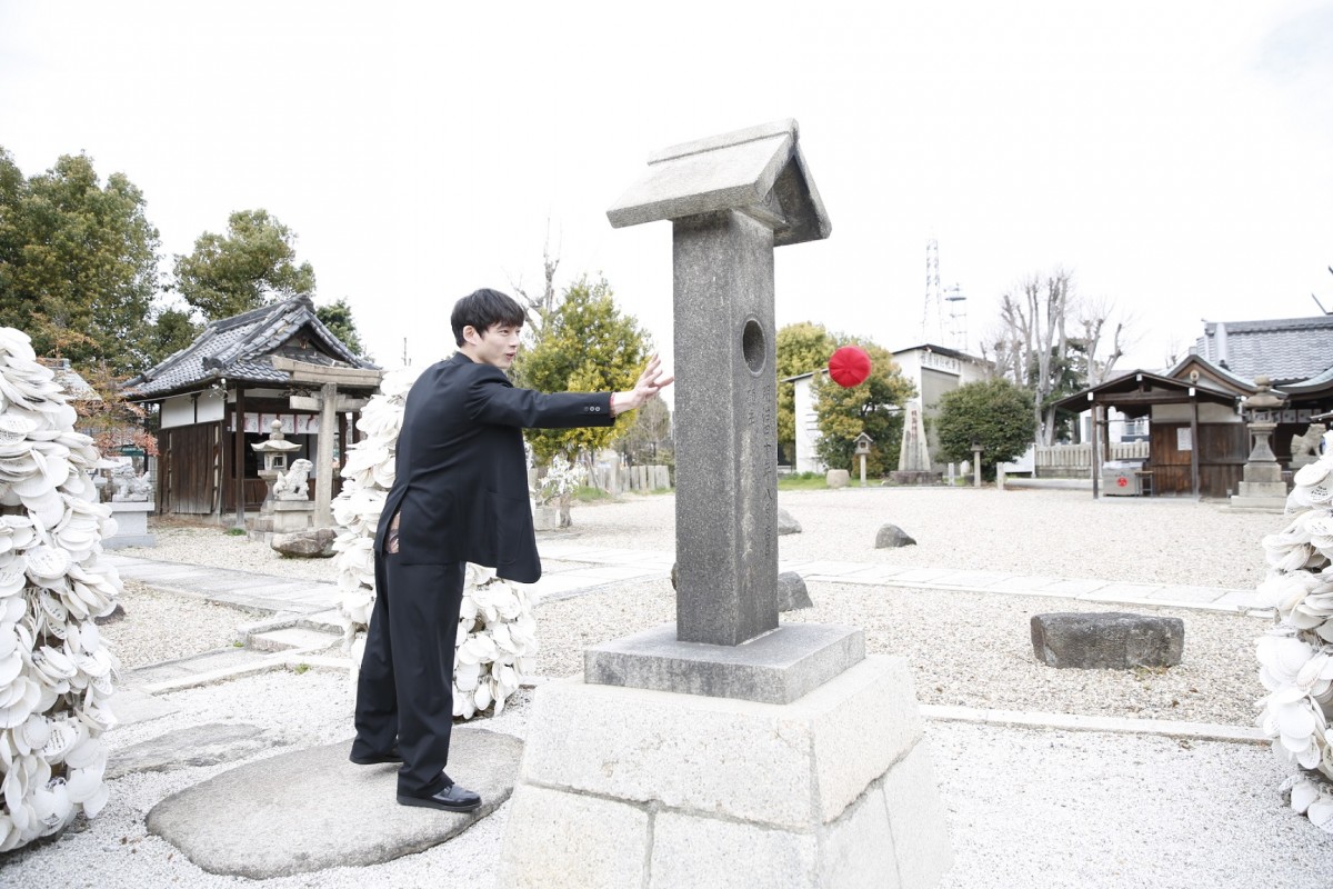 坂口健太郎、“やり直し神社”で『劇場版シグナル』大ヒット祈願　試写会にもサプライズ登壇