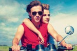 【写真】2人の少年がバイクに乗る姿がかっこいい　映画『Summer of 85』より