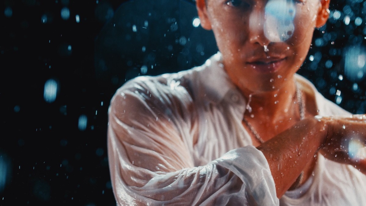 佐藤健、“究極の気持ちよさ”表現　新CMで大量の水を浴びながらアクション披露