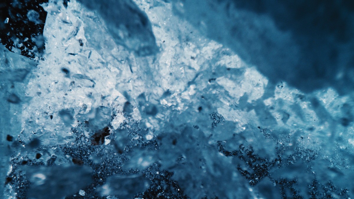 佐藤健、“究極の気持ちよさ”表現　新CMで大量の水を浴びながらアクション披露