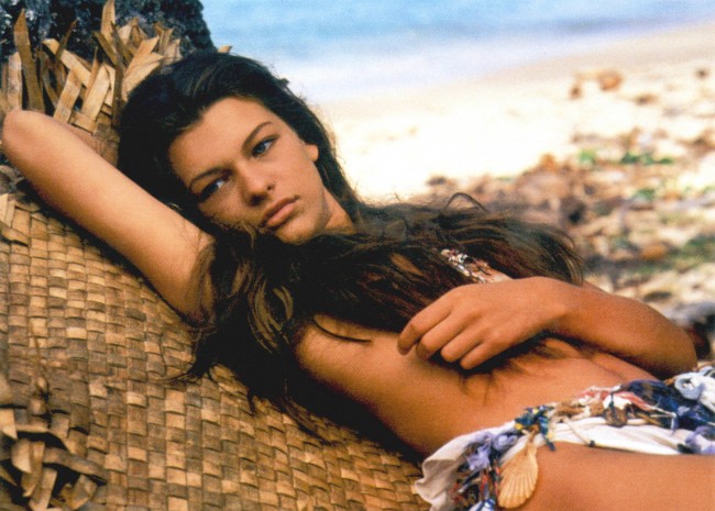 写真）ミラ・ジョヴォヴィッチ、波乱の生い立ちと美しい娘たち 長女は