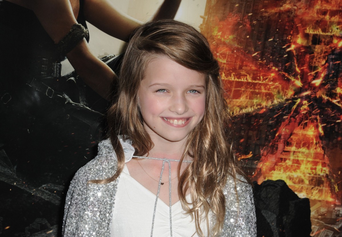 ミラ・ジョヴォヴィッチ、波乱の生い立ちと美しい娘たち　長女はミラに激似