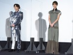 映画『ブレイブ ‐群青戦記‐』公開後舞台あいさつに登場した新田真剣佑、山崎紘菜