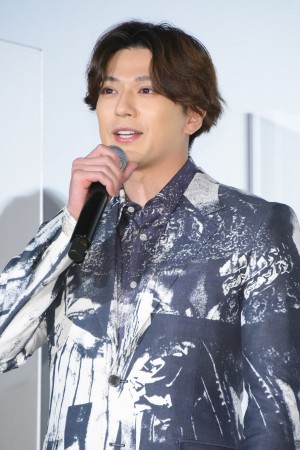 映画『ブレイブ ‐群青戦記‐』公開後舞台あいさつに登場した新田真剣佑