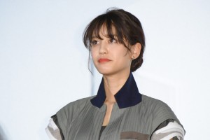 映画『ブレイブ ‐群青戦記‐』公開後舞台あいさつに登場した山崎紘菜