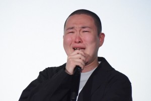 映画『ブレイブ ‐群青戦記‐』公開後舞台あいさつに登場した草野大成