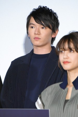 映画『ブレイブ ‐群青戦記‐』公開後舞台あいさつにサプライズ登場した濱田龍臣