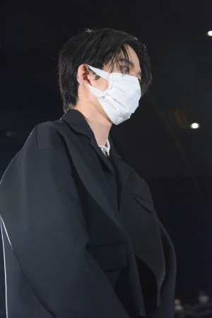 映画『ブレイブ ‐群青戦記‐』公開後舞台あいさつにサプライズ登場した鈴木仁