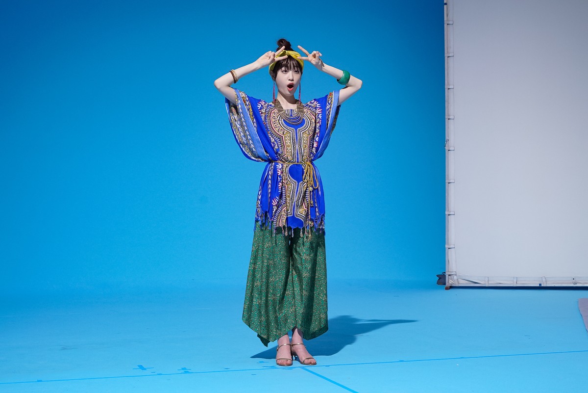 高橋ひかる、世界の衣装で6変化！　キュートなダンス映像公開
