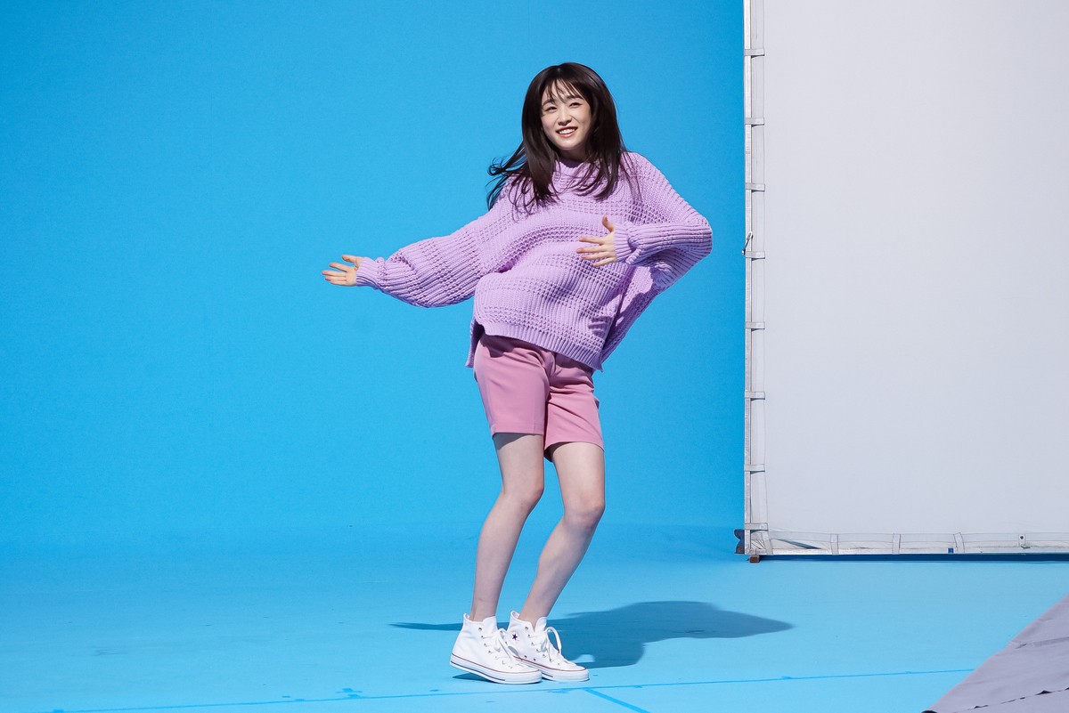 高橋ひかる、世界の衣装で6変化！　キュートなダンス映像公開