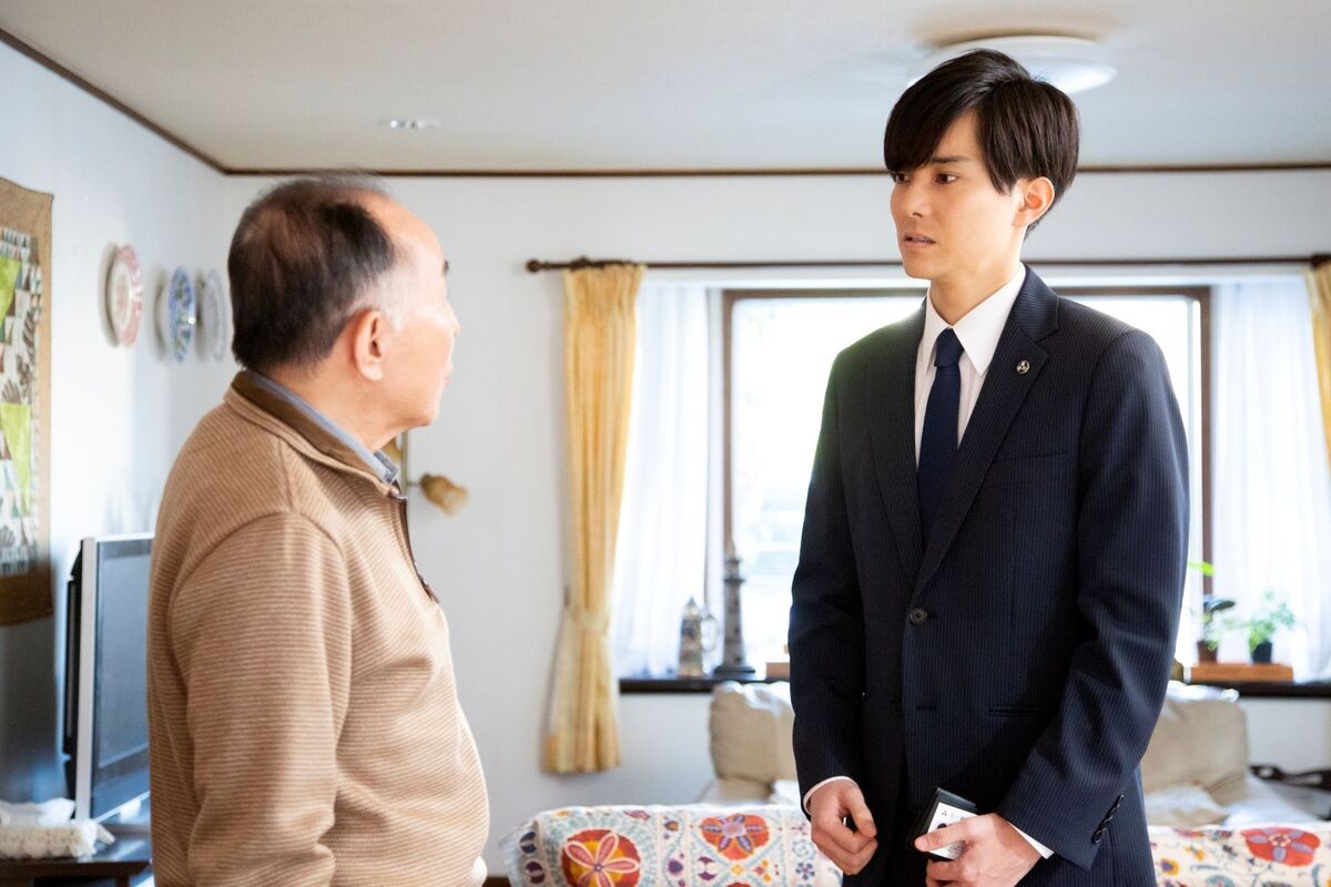 剛力彩芽が両親のために奮闘！ 『お終活』場面写真一挙解禁