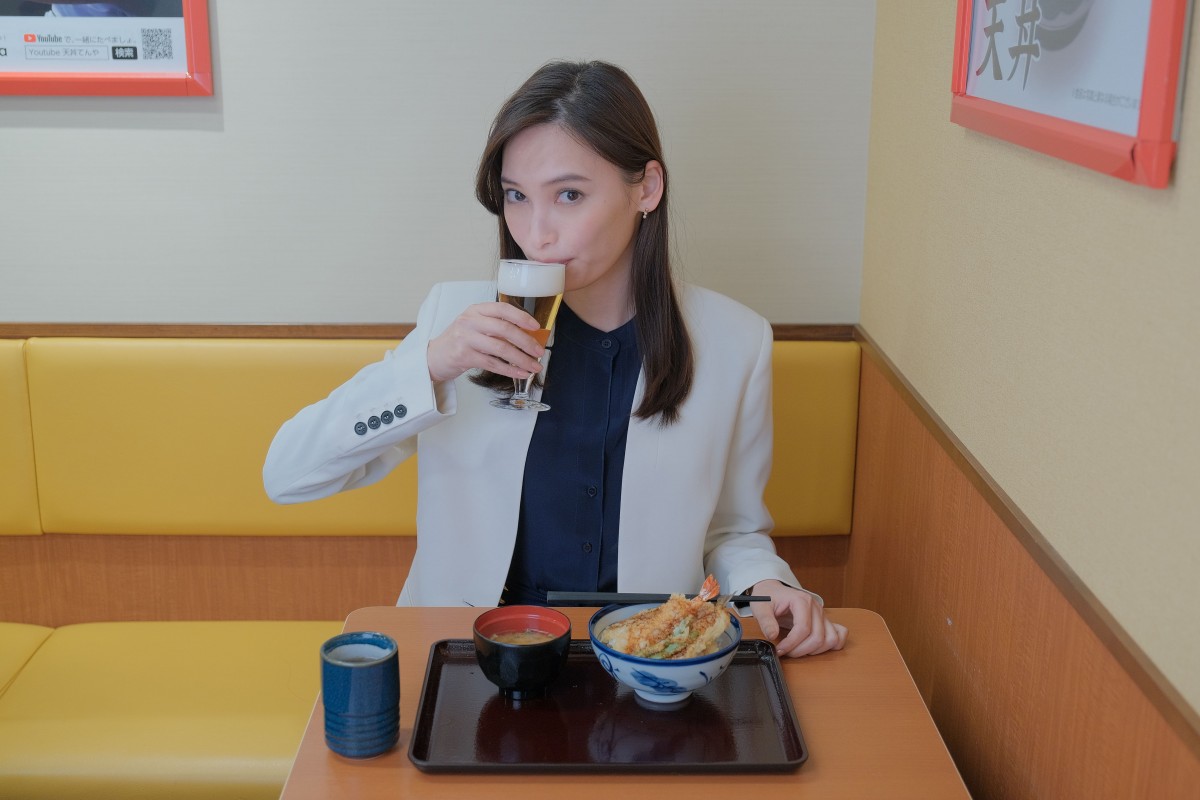ドラマ『ひとりで飲めるもん!』主人公・紅河メイ役の大政絢