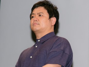 映画『FUNNY BUNNY』完成披露上映会に出席した飯塚健監督