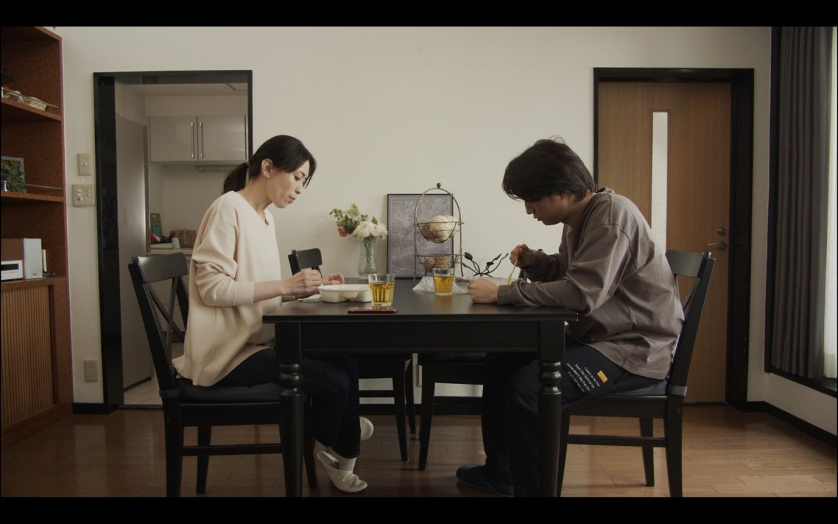 雛形あきこ＆天野浩成夫妻、初会見でラブラブ　ステイホームも「ストレス感じなかった」