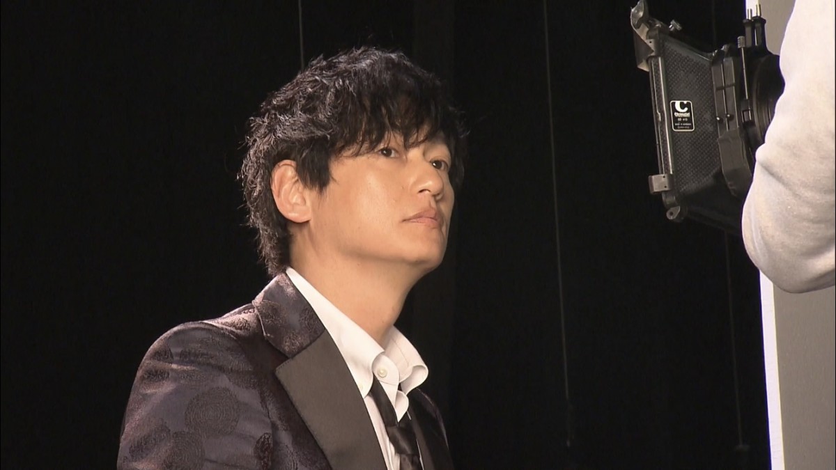 松坂桃李と井浦新がキス寸前！　麻生久美子はキス顔にもん絶　新ドラマPR動画メイキング映像＆カット公開