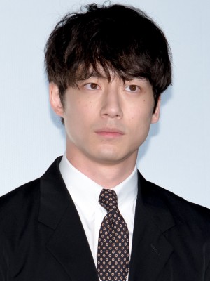 『劇場版シグナル 長期未解決事件捜査班』初日舞台あいさつに登場した坂口健太郎