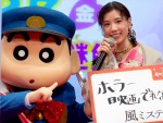 『映画クレヨンしんちゃん 謎メキ！花の天カス学園』完成披露試写会に登場した仲里依紗