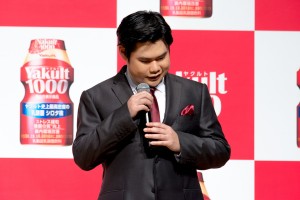 「Yakult（ヤクルト）1000」全国販売開始 記念イベントに登場した辻井伸行