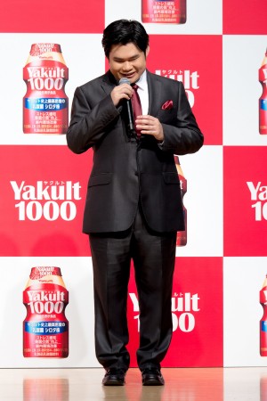 「Yakult（ヤクルト）1000」全国販売開始 記念イベントに登場した辻井伸行