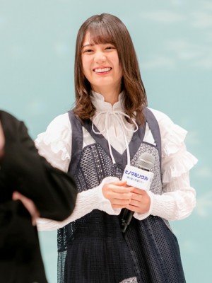 映画『ヒノマルソウル～舞台裏の英雄たち～』完成披露イベントに登場した日向坂46・小坂菜緒