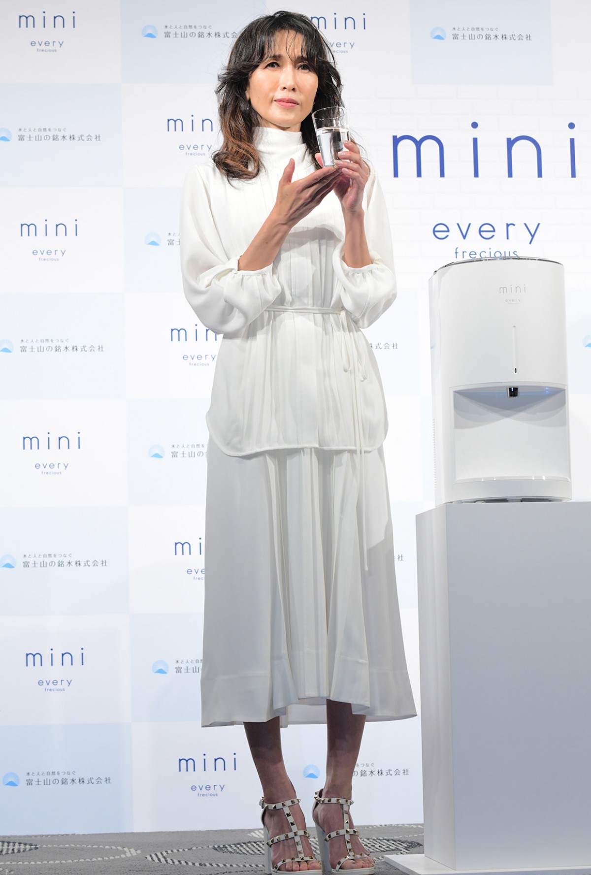 工藤静香、起床後のルーティンは「必ずコップ一杯のお水を飲みます」
