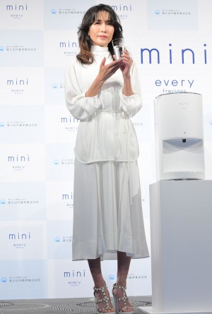 「every frecious mini」新製品発表会に登場した工藤静香