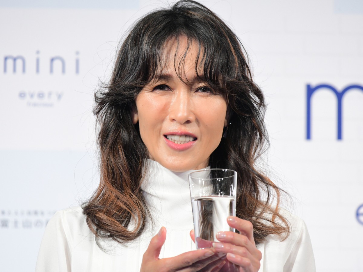 工藤静香、起床後のルーティンは「必ずコップ一杯のお水を飲みます」