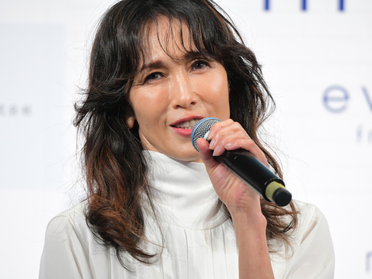 工藤静香、起床後のルーティンは「必ずコップ一杯のお水を飲みます」