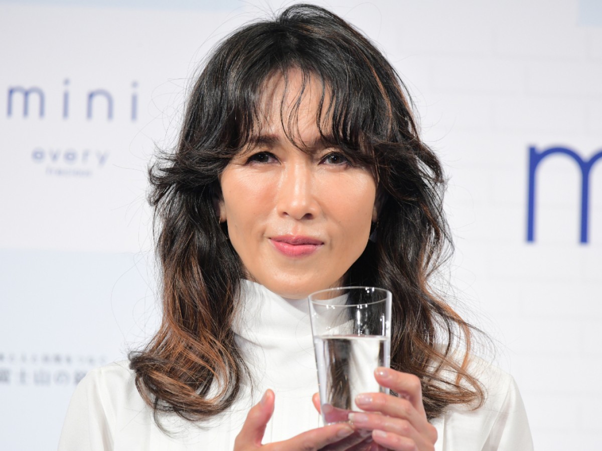 工藤静香、起床後のルーティンは「必ずコップ一杯のお水を飲みます」