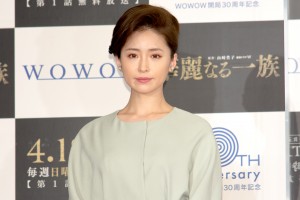 『連続ドラマW 華麗なる一族』記者発表会に登場した笹本玲奈