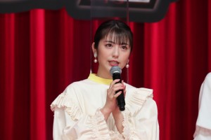 劇場版『名探偵コナン 緋色の弾丸』完成披露試写会に登場した浜辺美波