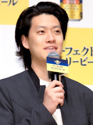 「パーフェクトサントリービール」新CM発表会に登場した霜降り明星・粗品