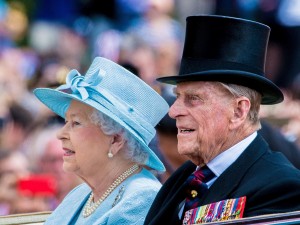 英エリザベス女王、フィリップ殿下（2017年）