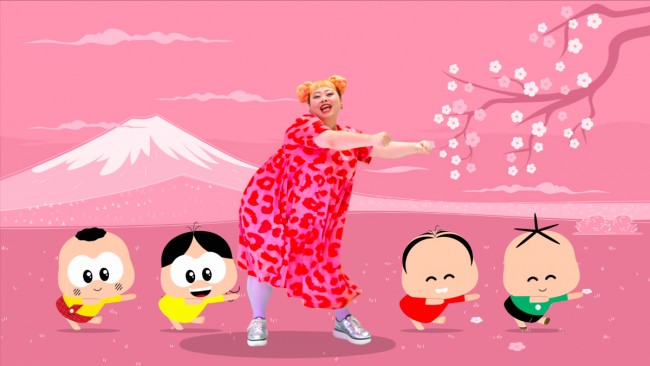 「モニカ トイ」とのコラボアニメ 日本限定オープニングムービーで踊る渡辺直美