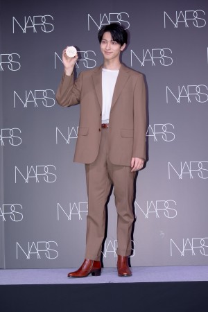 NARS新クッションファンデーション発売記念会見に登場した横浜流星