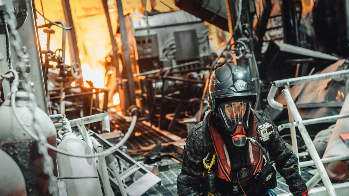 海上で大規模火災＆大爆発！　総製作費120億円『レスキュー』迫力満点の予告解禁