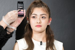 「KATE 小顔シルエットマスク 第2弾」発売イベントに登場した井上咲楽